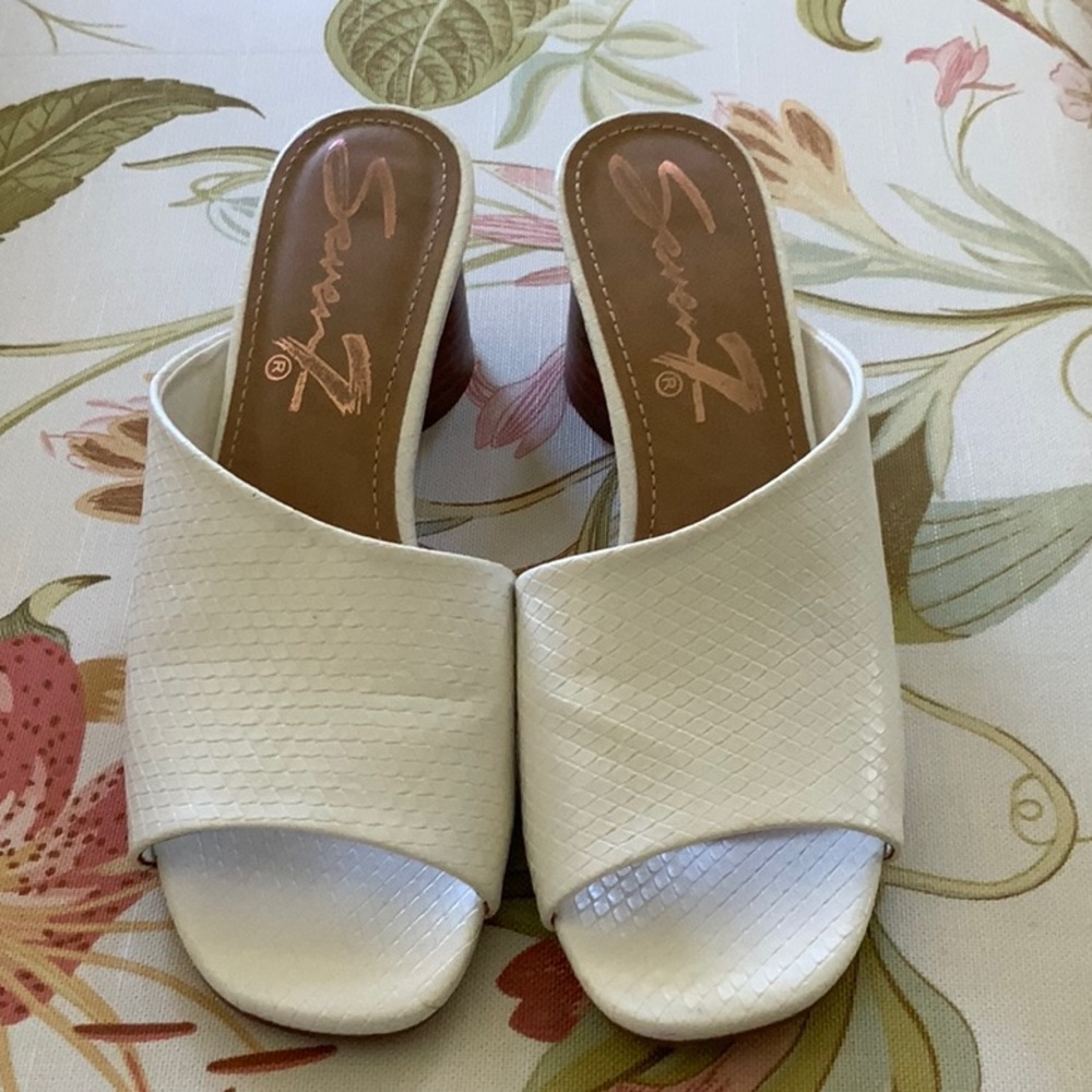 White sandal with heel by SEVEN 7 size 7.5